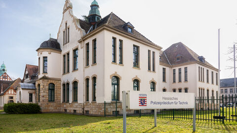Gebäude A des Hessisches Polizeipräsidium für Technik von außen