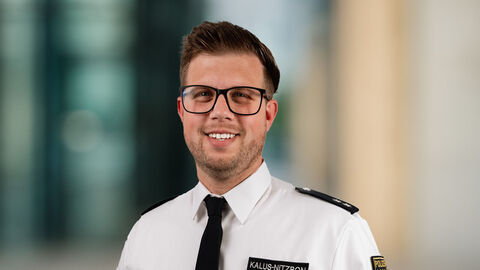 Daniel Kalus-Nitzbon vor unscharfen Hintergrund