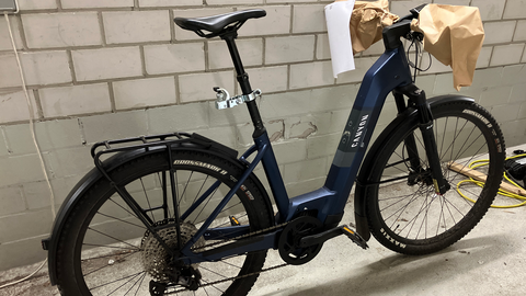 Ein blaues Canyon-Pedelec, Modell "PATHLITE:ON M141"