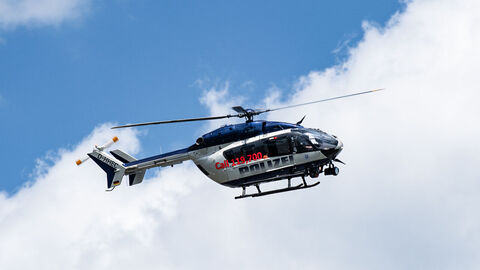 Der Hubschrauber in der Luft