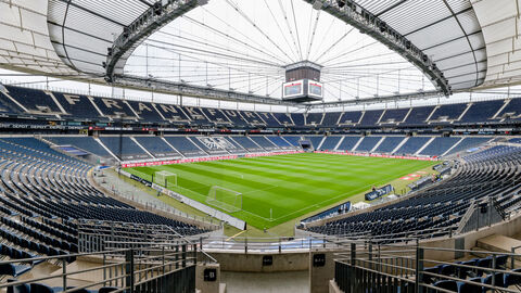 Deutsche Bank Park Frankfurt mit leerem Innenraum