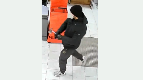 Täter 2 im Geschäft