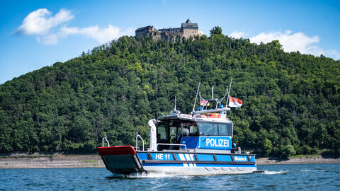 Streifenboot auf dem Endersee