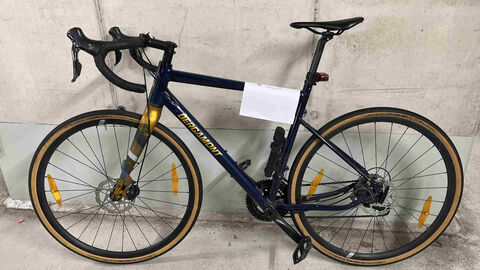 Ein Gravelbike der Marke Bergamont in den Farben Blau/Gold wurde am 22.10.2025 in der Bismarckstraße, Darmstadt, aufgefunden
