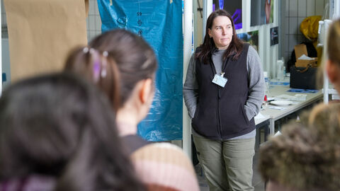 Eine Mitarbeiterin des Erkennungsdienstes bot spannende Einblicke in die facettenreiche Arbeit der Spurensuche und Spurensicherung.