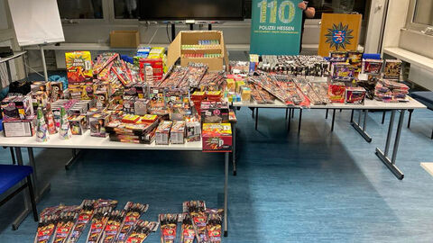 Polizei, Ordnungsämter und Stadtpolizeien kontrollieren Kioske/Feuerwerk, Raketen und kiloweise Tabak beschlagnahmt