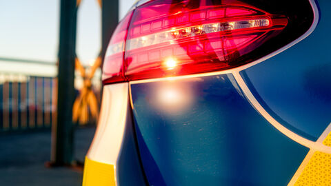 Heckansicht eines Polizeifahrzeugs in Frankfurt