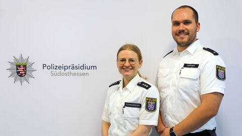 Das Team der LSBT*IQ-Ansprechpersonen im Polizeipräsidium Südosthessen Sarah Fuhrländer und Philipp Werner