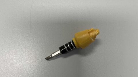 Schraubendreherkopf mit abgebrochenem Kreuz-Bit