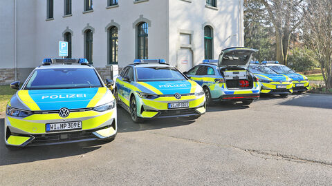 Fünf vollelektrische Funkstreifenwagen vom Typ VW ID.7