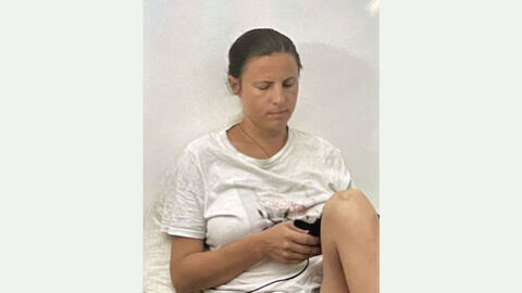Vermisste 37-Jährige mit braunen Haaren, die sie in einem Dutt trägt