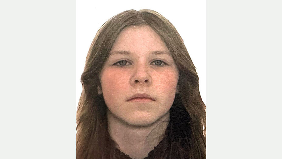 Vermisste Renata M; Foto zeigt die 14-jährige Renata M. im Portraitbild mit langen braunen Haaren