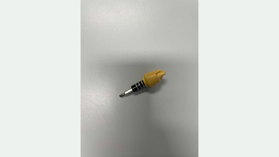 Schraubendreherkopf mit abgebrochenem Kreuz-Bit