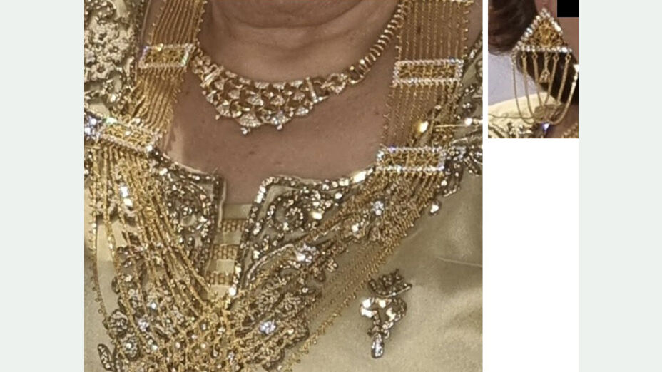 Geraubter Hals- und Ohrschmuck in Goldoptik