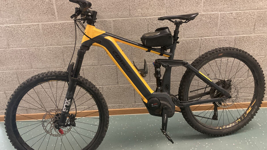 Sichergestelltes orange-schwarze Mountainbike der Marke Conway 